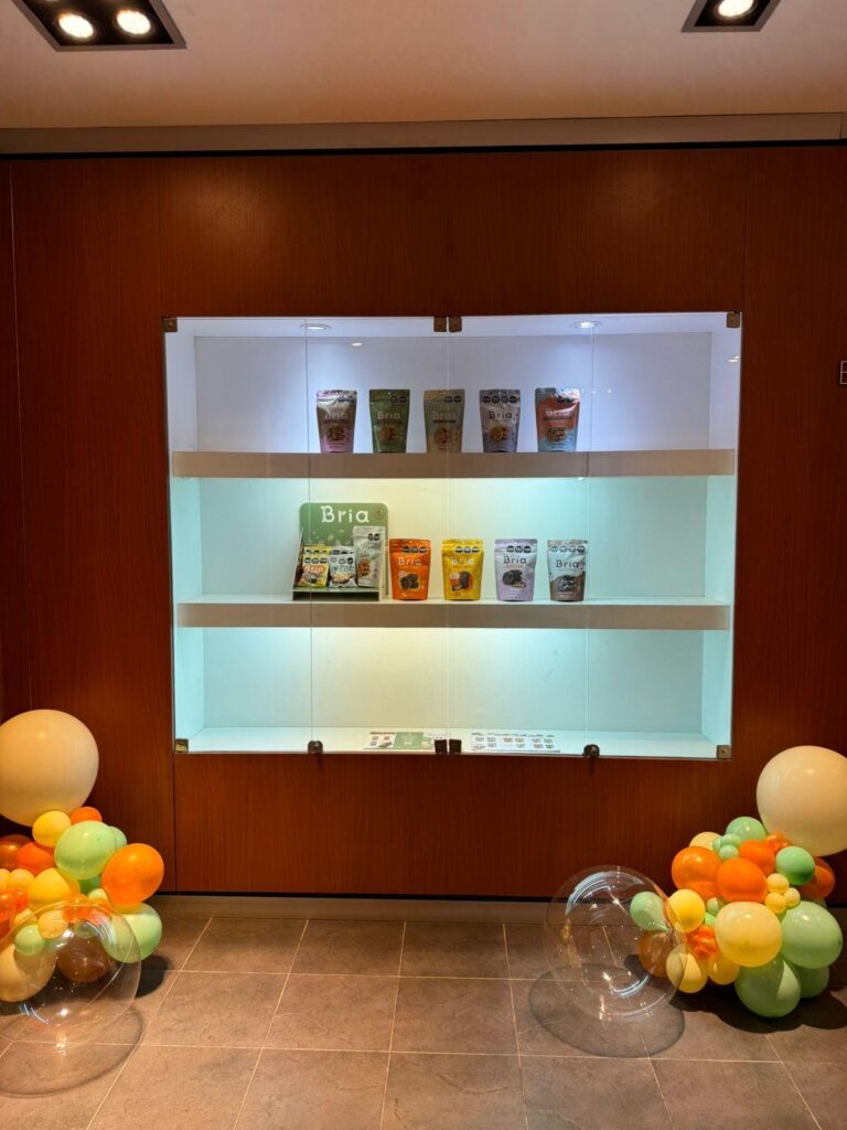 Escaparate con productos a base de galletas de Bria